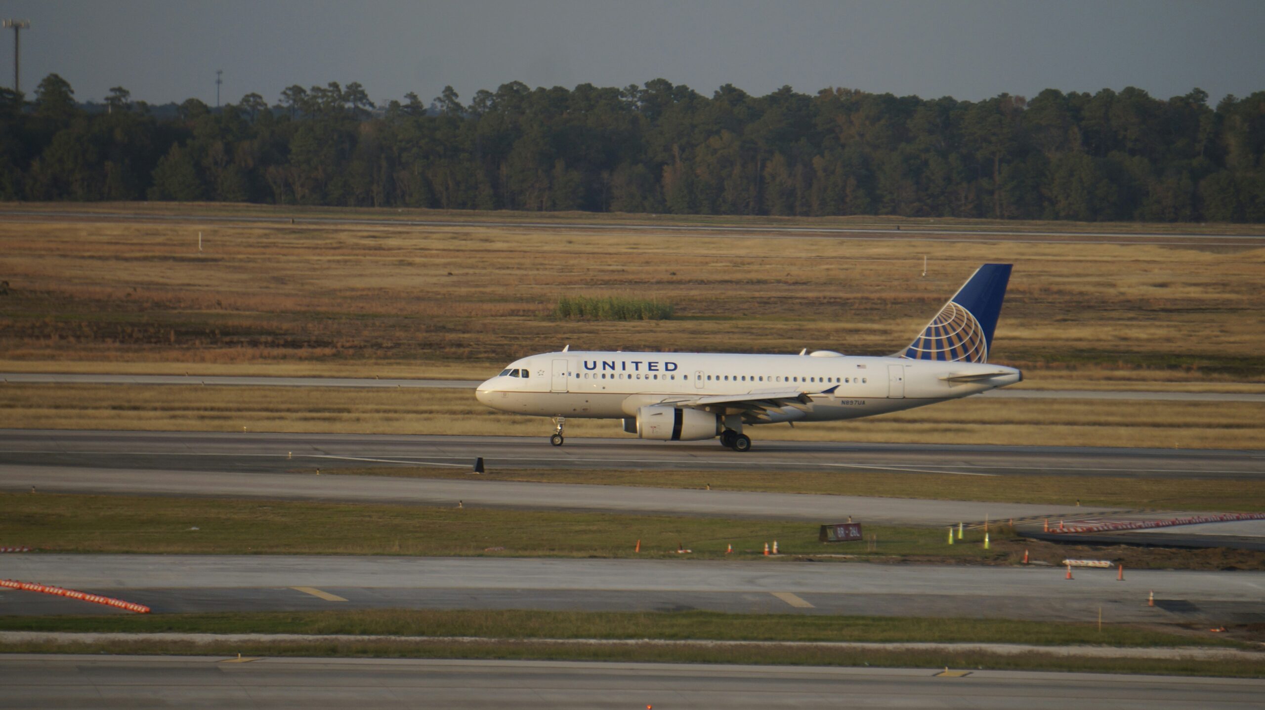 Explore to united airlines flight ua770 emergency diversion